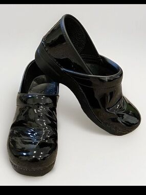 Dansko Women’s Shoes Professional Black Patent Leather Clogs Comfort Size 40 9.5